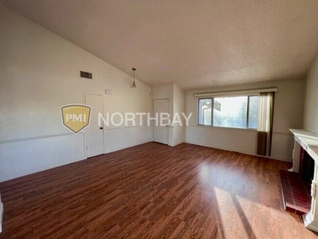 Building Photo - 829 Blackspur Dr