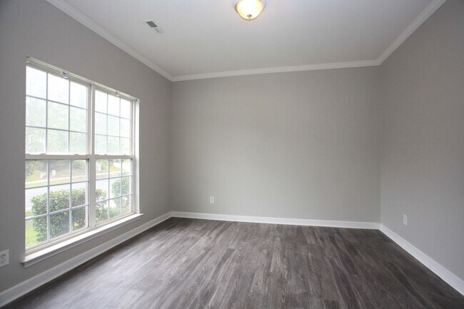 Foto del edificio - 7021 Tanners Creek Dr