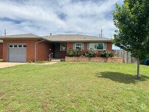 Building Photo - 817 E Carroll Ln