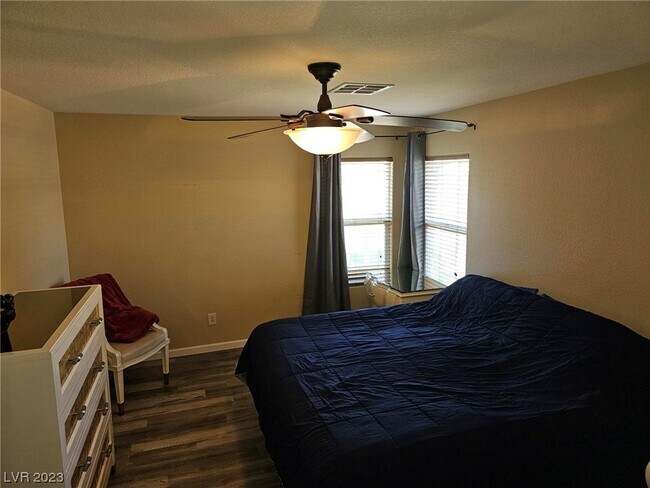 Building Photo - 5064 Whistling Acres Ave