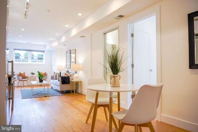 Foto del edificio - 1209 G St SE