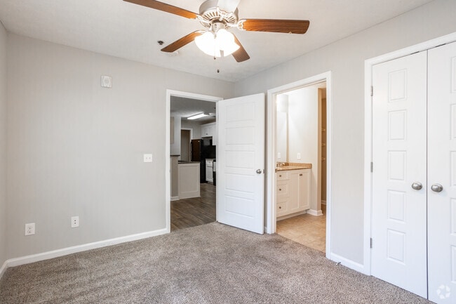 LEGENDS 2 BR | 2 BA | 960SF - Primary Bedroom - Legends at Armour Avenue