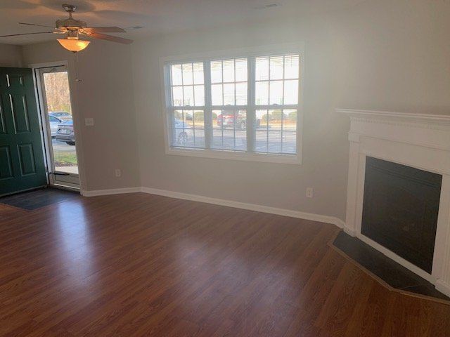 Foto del edificio - 1205 Cross Creek Cir
