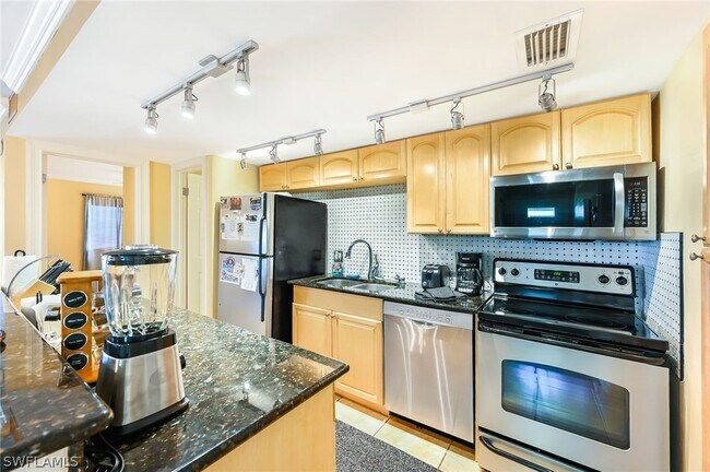 Foto del edificio - 200 Palm Dr