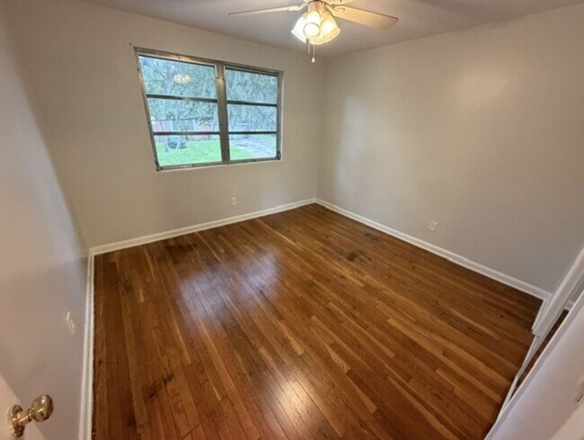 Building Photo - 1105 Timber Ln