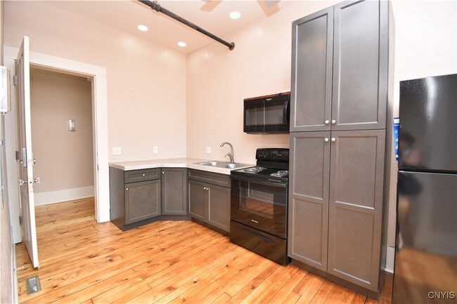 Building Photo - 170 Court St