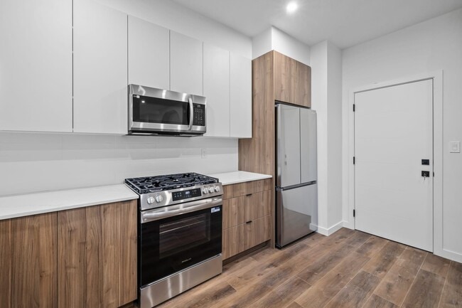 Building Photo - 9421 154 St NW