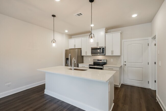 Kitchen - 221 River Rock Dr