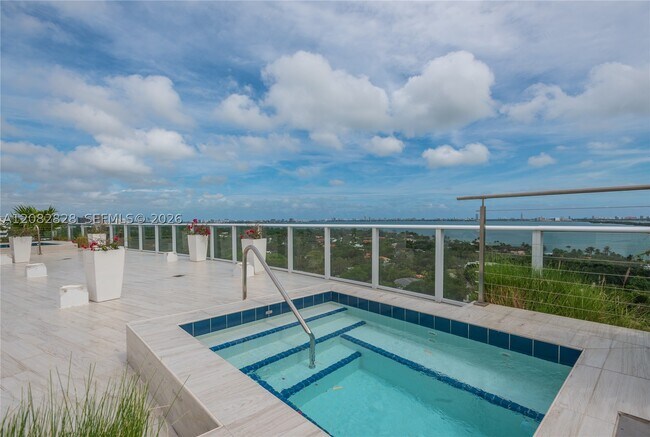 Foto del edificio - 4250 Biscayne Blvd