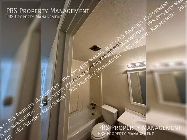 Foto del edificio - Now Available!!