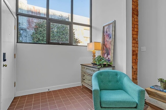 Foto del edificio - 121 S Main St