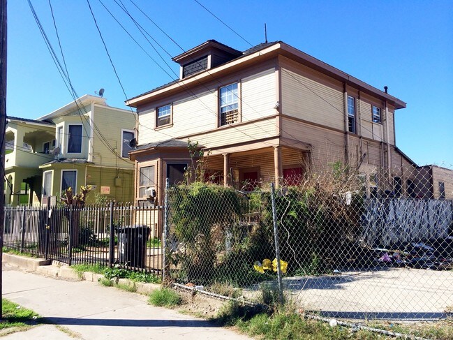 Foto del edificio - 1111-1117 S Burlington Ave