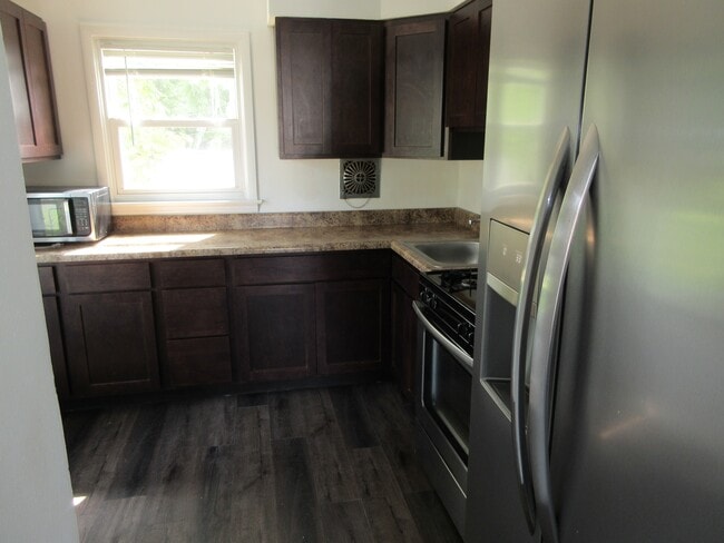 Building Photo - 110 La Sierra Dr