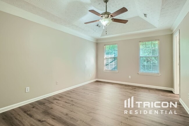 Building Photo - 405 Streamview Ln