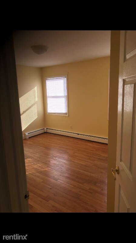 Building Photo - 2 br, 1 bath Apartment - 179 Midland Ave