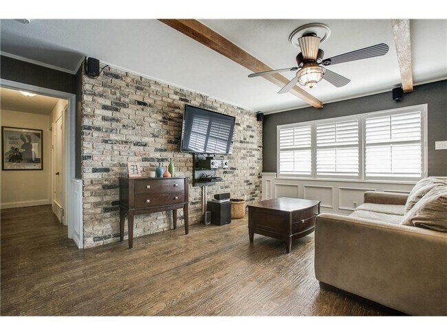 Building Photo - 527 Salem Dr