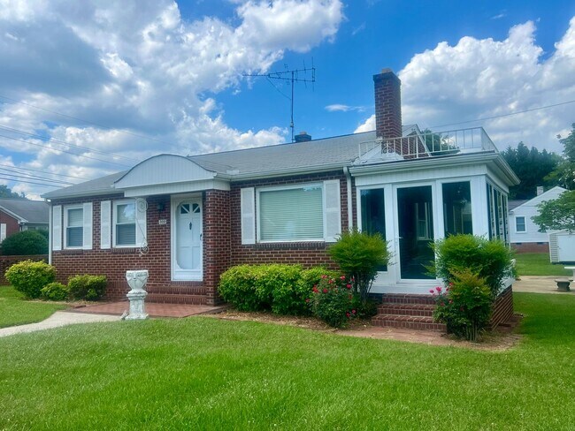 Foto del edificio - Two bedroom, 1 bath house in Graham