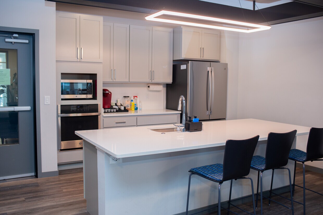 University Park Commons - 649 Sand Pearl Ln Madison, WI