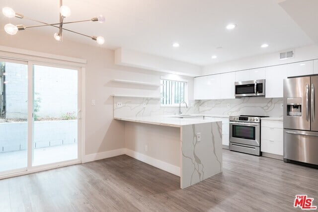 Building Photo - 925 N San Vicente Blvd