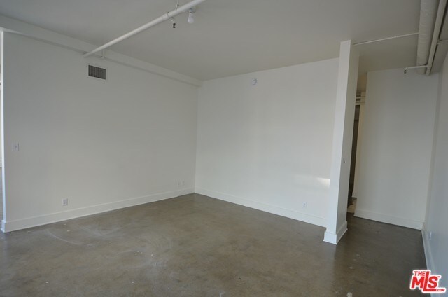 Foto del edificio - 846 S Broadway