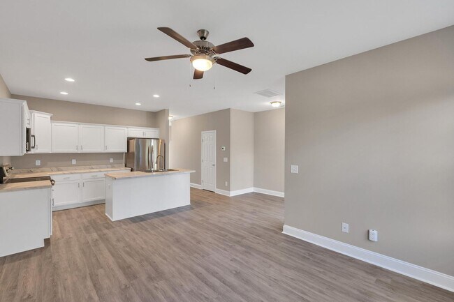 Foto del edificio - 3 BR close to Stone Bay!