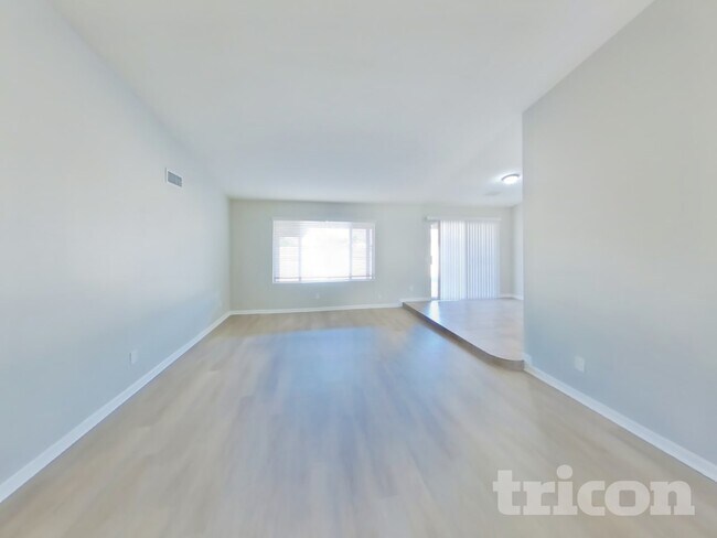 Building Photo - 10044 W Highland Ave