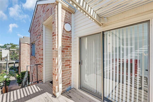 Building Photo - 10124 Waterstone Dr