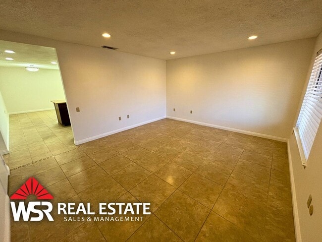 Building Photo - Sun City 55+ Community | 2 Bed, 2 Bath with Bonus Sunroom