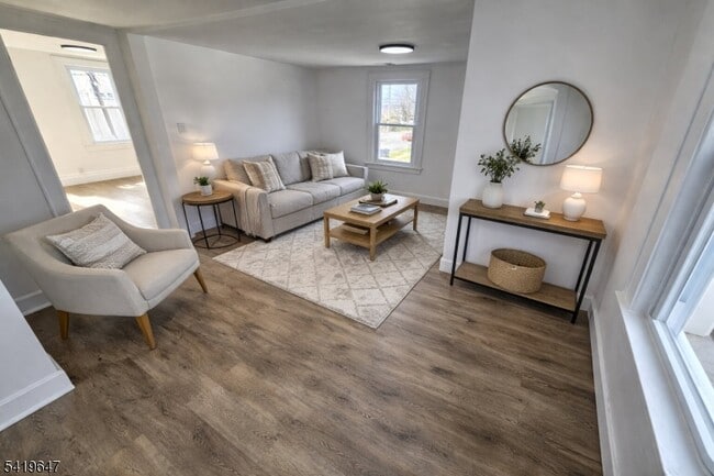 Building Photo - 611 New York Ave