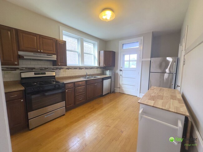 Foto del edificio - 6718 N Rockwell St