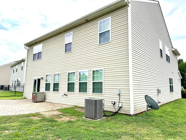 Building Photo - 8019 Kelburn Ln