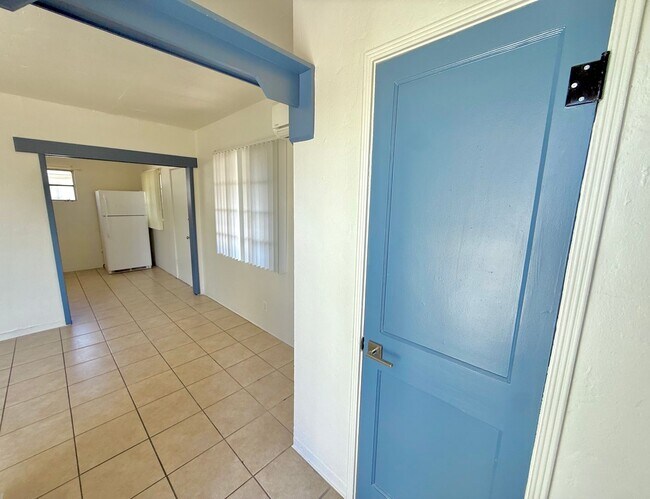 Foto del edificio - Two Bedroom w/ A/C, Yard and Carport