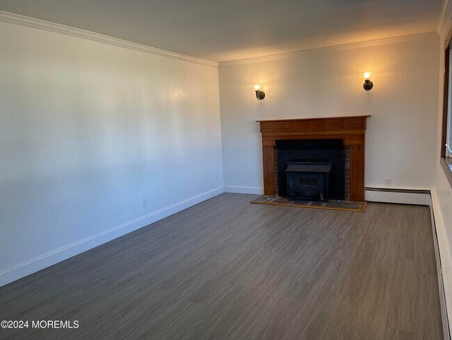 Foto del edificio - 407 Green Grove Rd