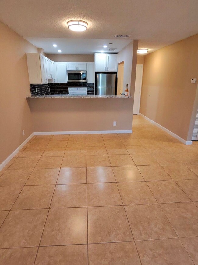 Building Photo - 4132 NW 88th Ave