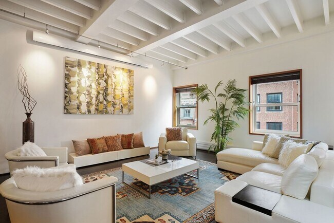 Foto del edificio - 132 Commonwealth Ave