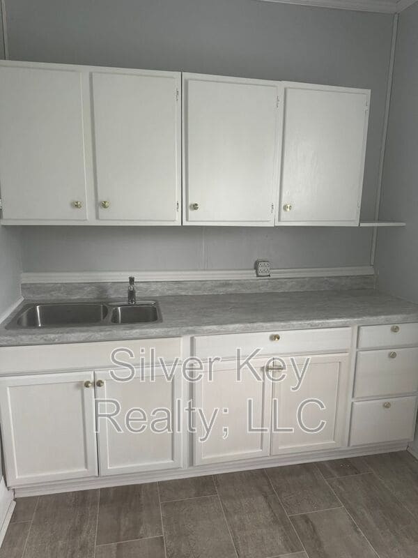 Building Photo - 17 Sunset Ave