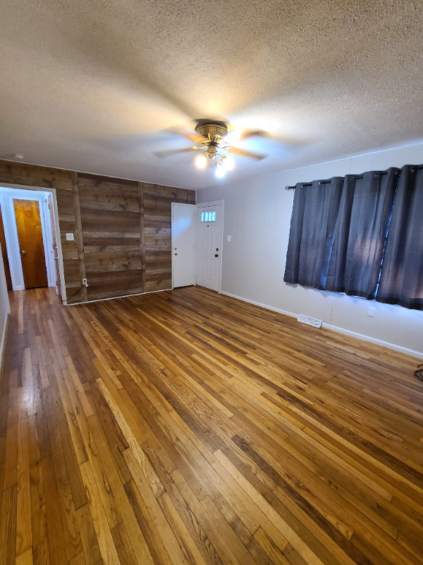 Building Photo - 4568 Bells Ln