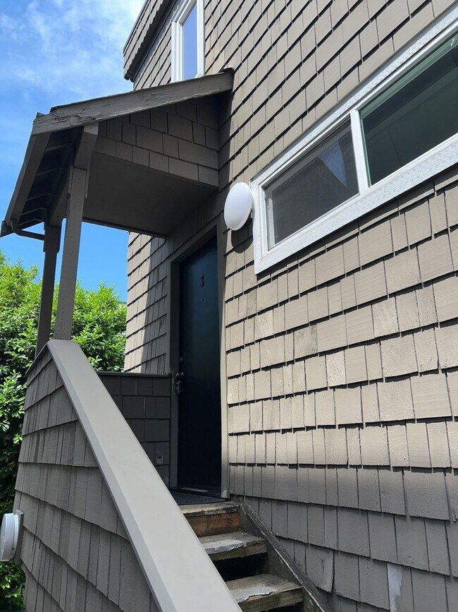 Building Photo - 7307 Bainbridge Pl SW