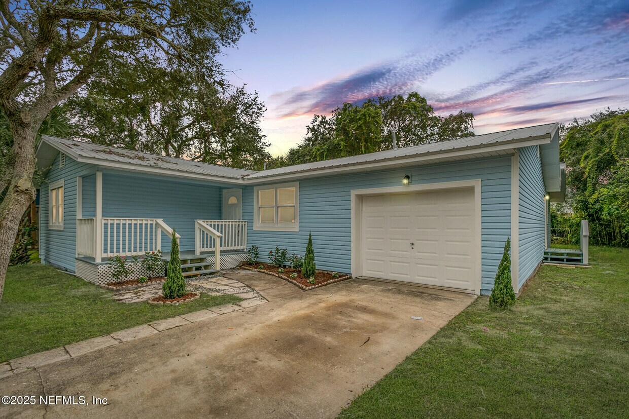 Foto principal - 5379 4th St