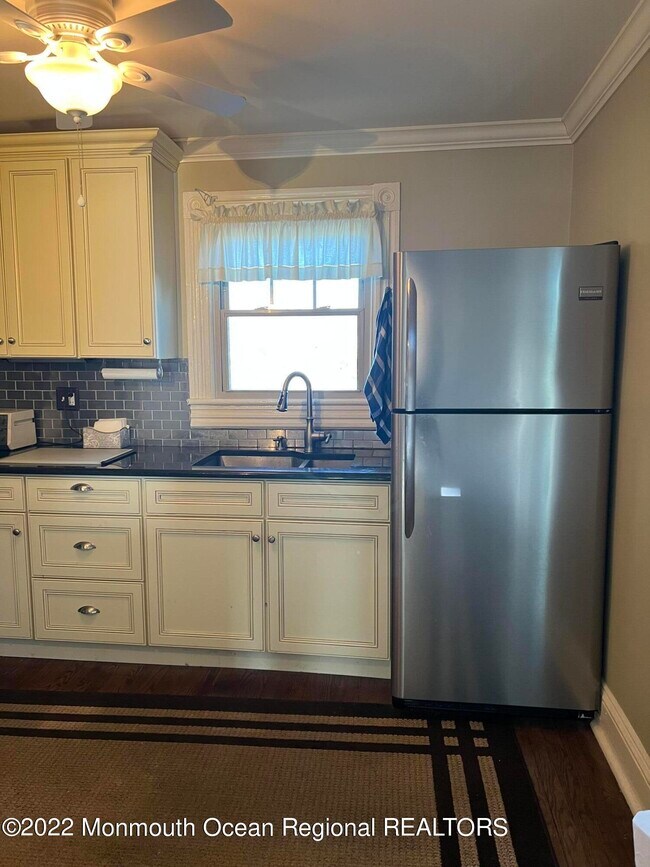 Building Photo - 71 Wallace St