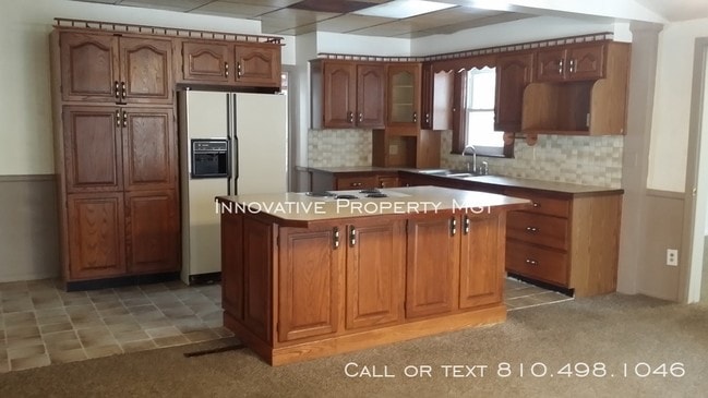 Building Photo - Davison Expansive Country Home!