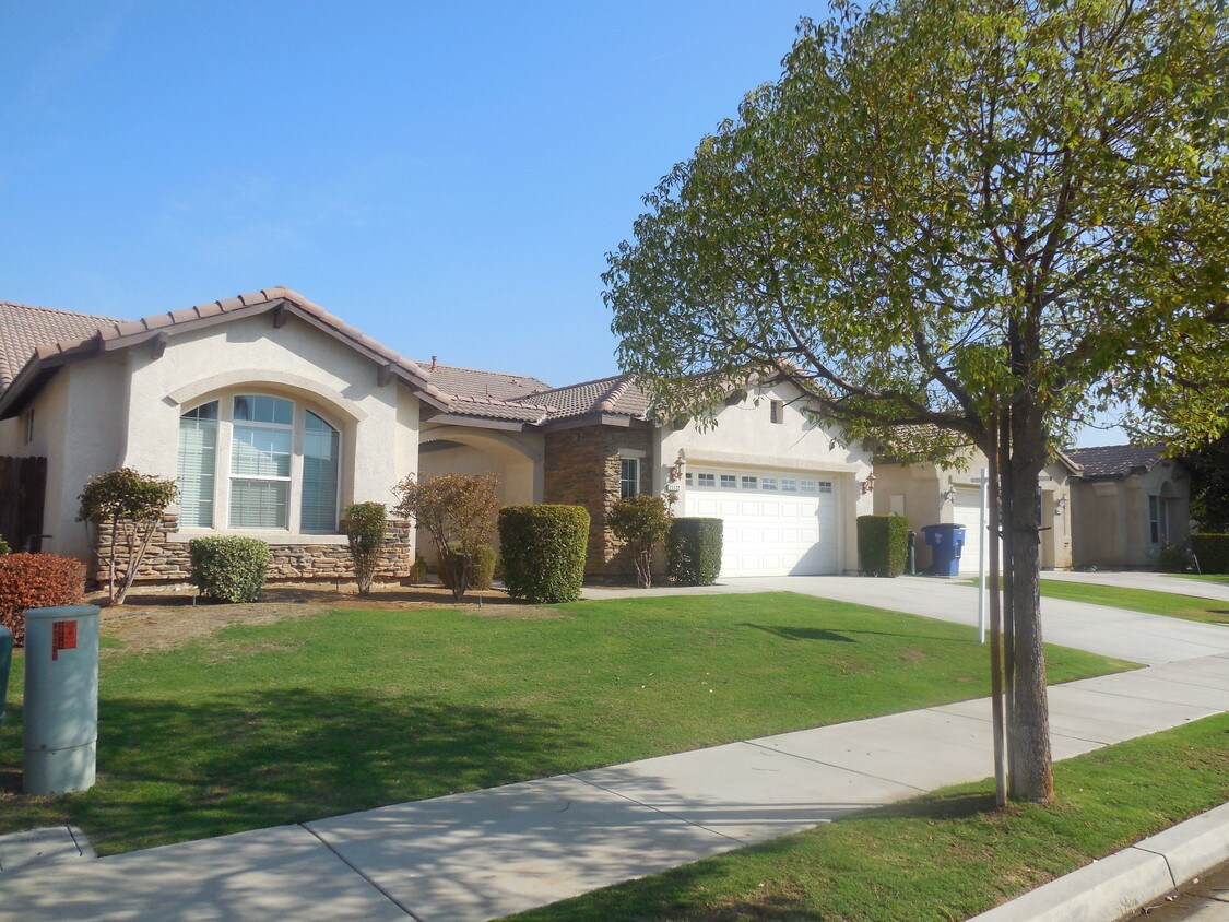 Primary Photo - 11122 Snowcreek Falls Ave