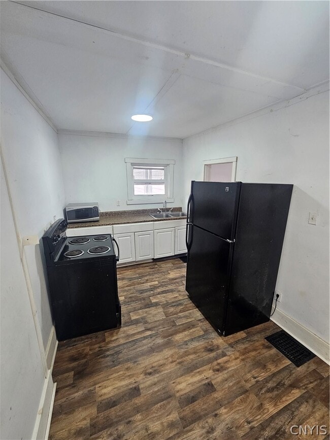 Foto del edificio - 8 S Main St