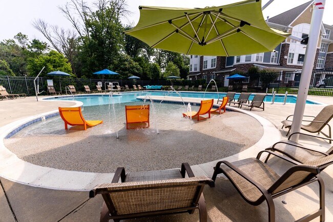 Foto del edificio - 909 Mansion Dr