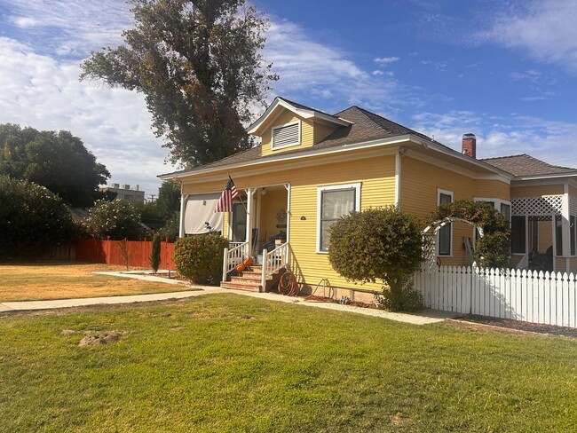 Foto del edificio - Cute home for rent in Lemoore!