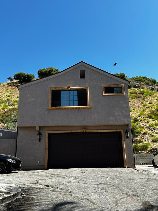 Building Photo - 8532 Vine Valley Dr