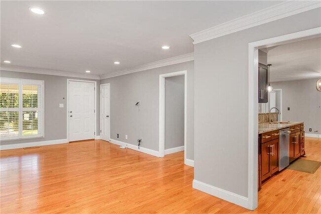 Building Photo - 3643 Woodstream Cir NE