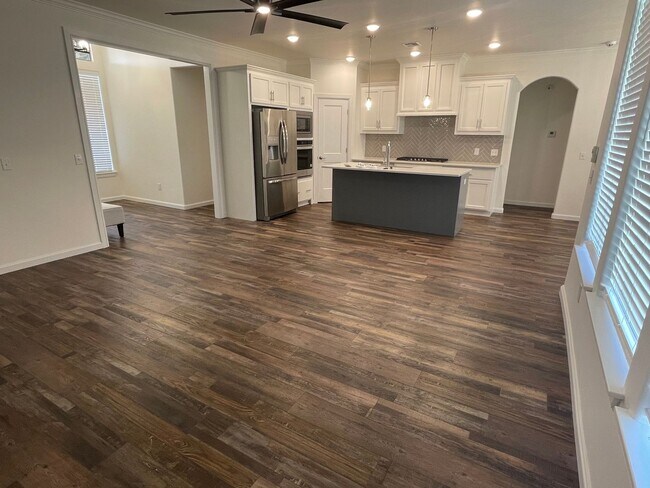 Building Photo - Beautiful 4 Bed, 3 Bath Home In St. James ...