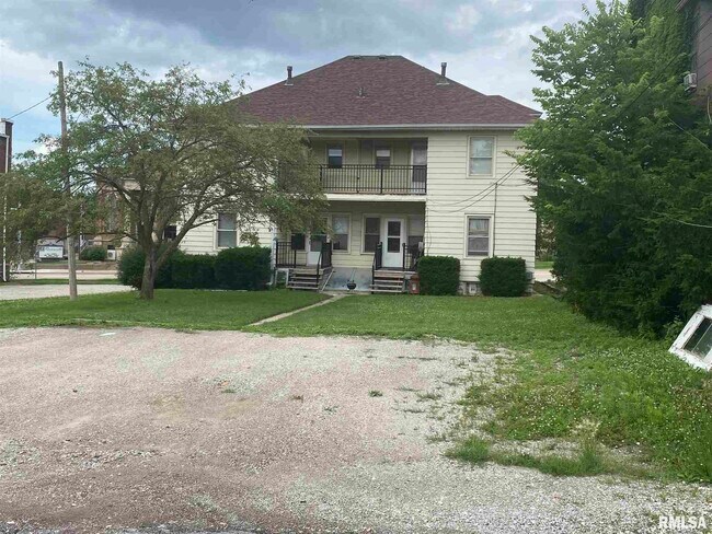 Building Photo - 711 16th Ave