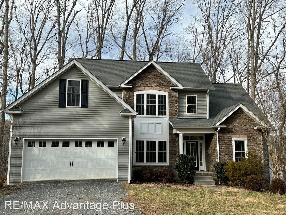 Foto principal - 4 br, 2.5 bath House - 102 Lake Pointe Court